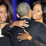 – Yes-we-did-ému-Barack-Obama-fait-ses-adieux-et-rend-un-poignant-hommage-à-sa-femme-et-ses-filles-00